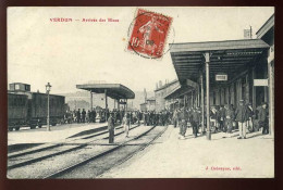 55 - VERDUN - ARRIVEE DES BLEUS EN GARE DE CHEMIN DE FER - EDITEUR J. DEBERGUE - Verdun