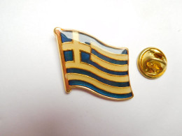 Superbe Pin's , Drapeau De La Grèce - Steden