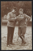 Foto-AK Zwei Österreichische Soldaten In Uniform, Einer Mit Einem Orden  - War 1914-18