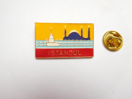 Superbe Pin's , Ville D' Istanbul , Turquie - Villes