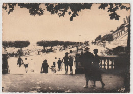 En Visitant ARCACHON - Le Boulevard Promenade ( Ed. Elcé N° 1003- 105x150 Dentelée - Timbrée (années 40 ?) - Arcachon