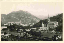 65 - Lourdes - Ville Connue Pour Son Pèlerinage Chrétien - CPA - Voir Scans Recto-Verso - Lourdes