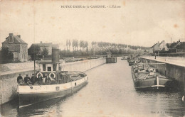 NOTRE DAME DE LA GARENNE - L'écluse, Péniches Et Remorqueur. - Remorqueurs