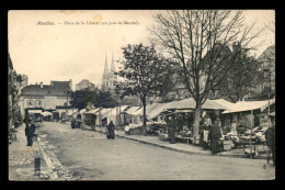 03 - MOULINS - PLACE DE LA LIBERTE UN JOUR DE MARCHE - Moulins