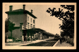 13 - ISTRES - TRAIN EN GARE DE CHEMIN DE FER - Istres