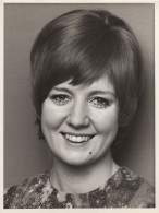 Cilla Black In Incredible Eye Lashes Mascara 1970s Old Media Photo - Foto's