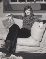 Cilla Black At Home In 1960s Fashion Vintage 8x6 Media Photo - Fotos