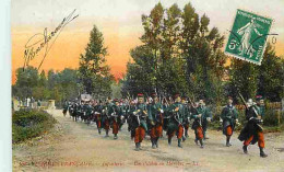 Militaria - L'Armée Française - Infanterie - Un Peloton De Marche - Animée - Colorisée - CPA - Voir Scans Recto-Verso - Sonstige & Ohne Zuordnung