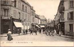 20872 Cpa 02 Soissons - La Rue Saint Martin - Soissons