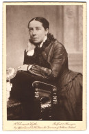 Photo R. Clements Lyttle, Belfast, Hübsche Dame In Festlicher Kleidung  - Anonieme Personen