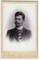 Fotografie H. Brand, Bayreuth, Junger Herr Im Anzug Mit Krawatte  - Personas Anónimos