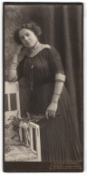 Fotografie Atelier Roscher, Steglitz, Schlossstr. 107-8, Junge Dame Im Hübschen Kleid  - Personnes Anonymes