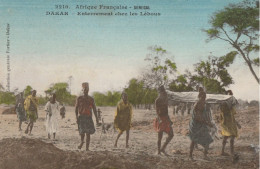 CARTE POSTALE ORIGINALE ANCIENNE COULEUR : AFRIQUE FRANCAISE DAKAR UN ENTERREMENT CHEZ LES LEBOUS SENEGAL - Sénégal