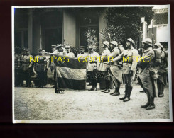 GUERRE 14/18 - LE ROI D'ANGLETERRE RECEVANT LES OFFICIERS FRANCAIS - Guerre, Militaire