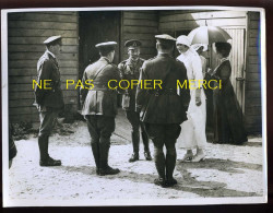 GUERRE 14/18 - OFFICIERS PRESENTES AU ROI D'ANGLETERRE DANS UN HOPITAL - Guerra, Militares