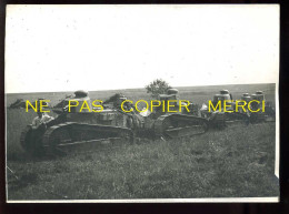 GUERRE 14/18 - CHARS D'ASSAUT RENAULT AU REPOS DANS L'AISNE - TANK, BLINDES - MITRAILLEUSE HOTCHKISS ? - Guerra, Militari