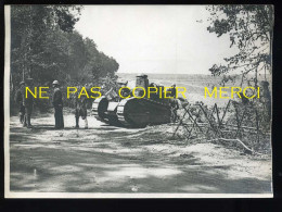 GUERRE 14/18 - CHAR D'ASSAUT RENAULT AU REPOS DANS L'AISNE - TANK - BLINDE - Guerra, Militari