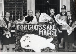 Spike Milligan London Downing Street Protest Margaret Thatcher 1982 Press Photo - Artistes