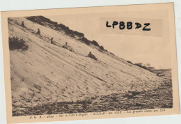 CPA - 33 - SOULAC Sur MER - Les Grandes Dunes Aux EPIS - Animation - Vers 1930 - Pas Courant - Soulac-sur-Mer