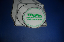 AUTOCOLLANT  PUB  MOON GADGETS ELECTRONIQUES - Stickers