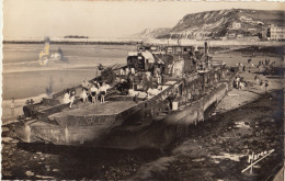 CP Port En Bessin Calvados épaves De Bateaux Allemands Détruits Par Les Alliés - Port-en-Bessin-Huppain