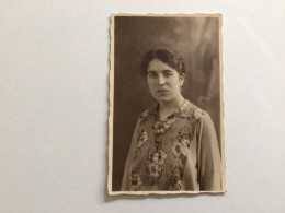 Carte Postale Ancienne Photographie Portrait De Femme - Photographs