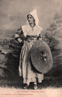 Delcampe - CPA - THIERS - Costume - Edition Bougé Béal - Thiers