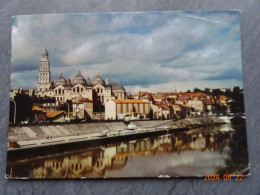 SUR LES BORDS DE L'ISLE  LA CATHEDRALE SAINT FRONT - Périgueux