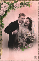 MARRIAGES, COUPLES, LOVERS, ELEGANT MAN AND WOMAN, GROOM AND BRIDE, ROSES, FLOWERS, FRANCE, POSTCARD - Matrimonios