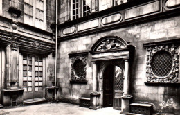 CPSM - RIOM - Cours De L'Hôtel Arnoux-de-Maison-Rouge - Edition G.d'O. (Au Dos Pub Oligo-Eléments T.E.RIOM) - Riom