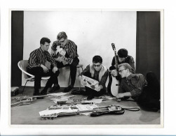 C6424/ Musiker Johnny Kongos + Band Autogramme Pressefoto Foto 21 X16 Cm 1965 - Otros & Sin Clasificación