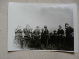 PHOTO ANCIENNE ( 14,5 X 10,5 Cm) - SCENE ANIMEE (Soldats) - ALGERIE - Krieg, Militär