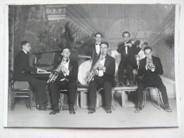 PHOTO ANCIENNE ( 17,5 X 12 Cm) - SCENE ANIMEE  - MUSICIENS - Other & Unclassified