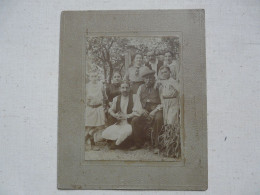 PHOTO ANCIENNE Sur Support Cartonné ( 17 X 14 Cm) - SCENE ANIMEE  - Famille GUENOT En 1916 - Autres & Non Classés