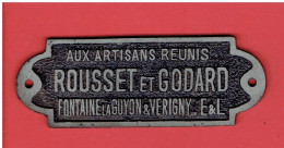 PLAQUE PUBLICITAIRE SUR ENGIN AGRICOLE AUX ARTISANS REUNIS ROUSSET ET GODARD FONTAINE LA GUYON ET VERIGNY EURE ET LOIR - Autres & Non Classés