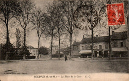 N°3750 W -cpa Souppes -la Place De La Gare- - Souppes Sur Loing