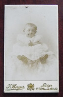 Photo CDV Bébé Mode Art Nouveau - Photo. J. Berger à Liège - Personnes Anonymes