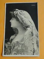 Artiste - Starlette -- Carte-photo Signée Reutlinger -- Renée CORCIADE - Ambigu -- Cpa "précurseur" 1904 - Artiesten