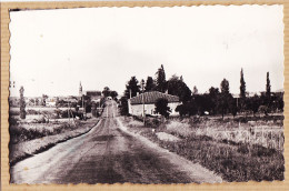 08687 / BEAUMONT De LOMAGNE Route D' AUCH Entrée Village 1950s-Photo Bromure MYS 12 Valence Age - Beaumont De Lomagne