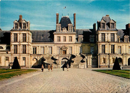 77 - Fontainebleau - Palais De Fontainebleau - Le Château Et La Cour Du Cheval Blanc Ou Cour Des Adieux - Carte Neuve -  - Fontainebleau