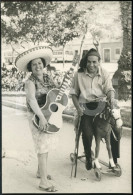 JOUET CHEVAL HORSE TOY GUITARRA VIOLA GUITAR COUPLE  1966 REAL ORIGINAL AMATEUR PHOTO FOTO PORTUGAL CF - Personnes Anonymes