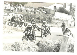 - Thèmes Div -ref-V V988- Sports - Photo Course Motos - La Châtre - Indre - Les Coureurs Au Virage - - Motociclismo