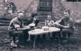 Gruyères FR, Repas Devant Le Chalet, La Choupaye (9917) - Autres & Non Classés