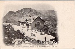 In 6 Languages Read A Story: Lourdes. Funiculaire Du Grand-Jer. Vue De La Gare Supérieure Funicular Of The Upper Station - Lourdes