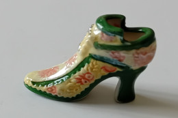 FEVE - FEVES -   "CHAUSSURES" - CHAUSSURE FEMME BOTTINE TALON ESCARPIN  VERT ET CREME - Animaux