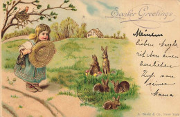 N°25182 - Carte Gaufrée - Pâques - Easter Greetings - Fillette Regadant Des Lièvres - Pâques