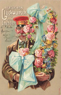 N°25187 - Carte Gaufrée - Herzlichen Glückwunsch Zum Geburtstage - Homme Apportant Des Fleurs - Anniversaire