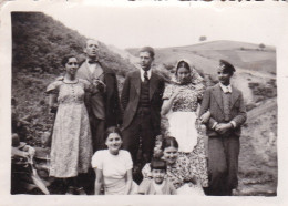 Old Real Original Photo - Men Women Boy Posing In The Mountains - Ca. 8.5x6 Cm - Personnes Anonymes