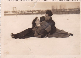 Old Real Original Photo - Man Woman In Love In The Snow - Ca. 8.5x6 Cm - Anonyme Personen