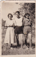 Old Real Original Photo - Young Man Girls Posing - Ca. 8.5x6 Cm - Anonyme Personen